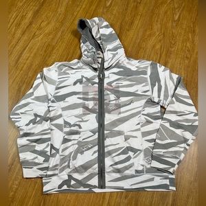 DC SHOES snow camo hoodie vintage zip up.
Size large snowboard skateboard